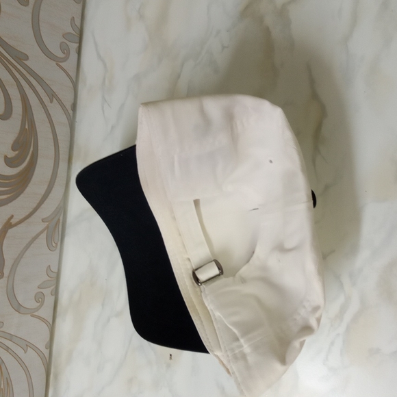 Baseball hat - Picture 3 of 3